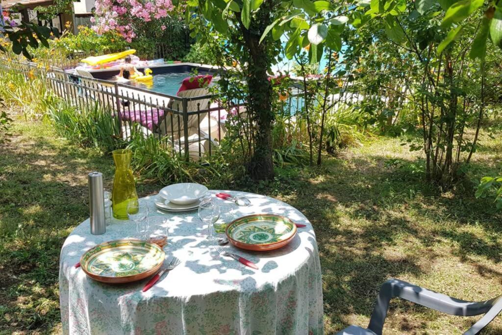 Independant, 1 Lit Deux Personnes Et 1 Appoint Piscine Jardin Direct Gare Aeroport Et Jardin Apartment